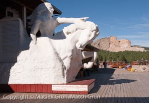 0923-0052-Crazy-Horse-Memorial-And-Model