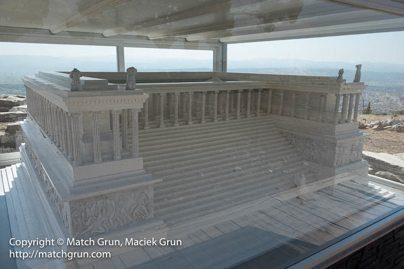 1806-0051-Model-Of-Pergamon-Altar