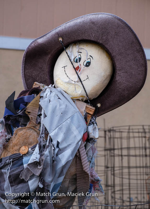 2792-0032-Scarecrow-In-The-Alley