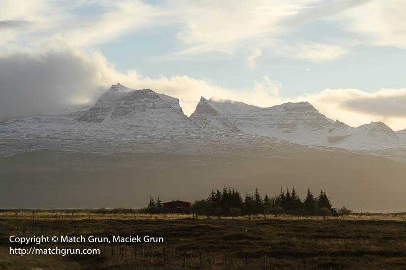 3080-0010-Farm-And-Mountains-Along-Route-To-Unaos