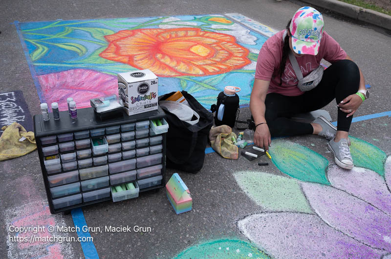 3204-0040-Chalk-Artist-With-Her-Supplies