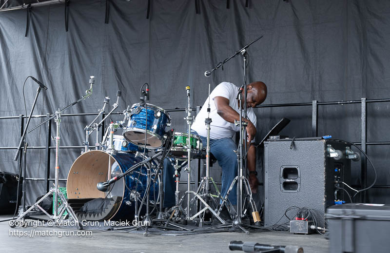 3204-0058-Setting-Up-The-Drum-Kit-On-Stage