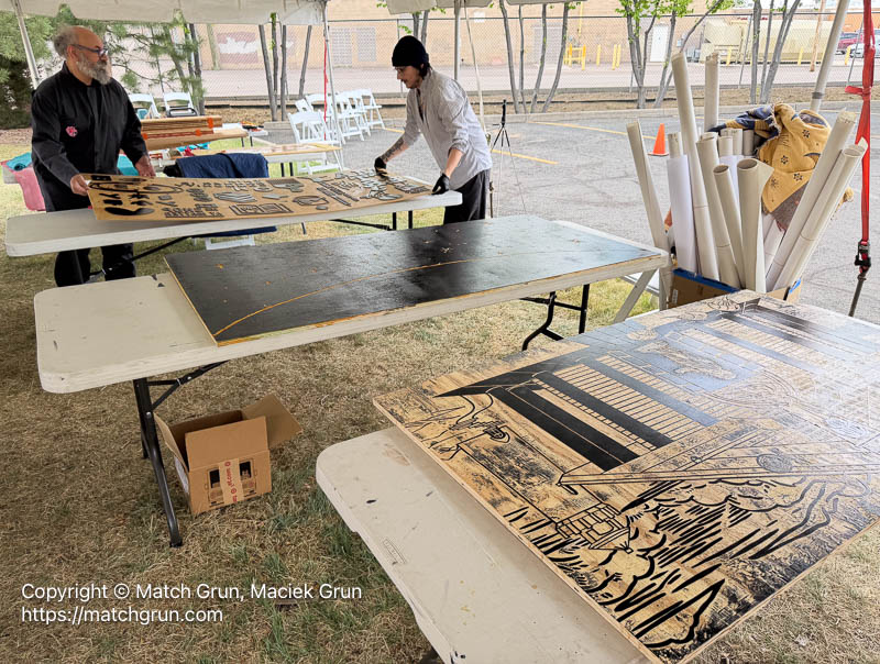 ip17-0296-Picking-Up-Inked-Woodblock