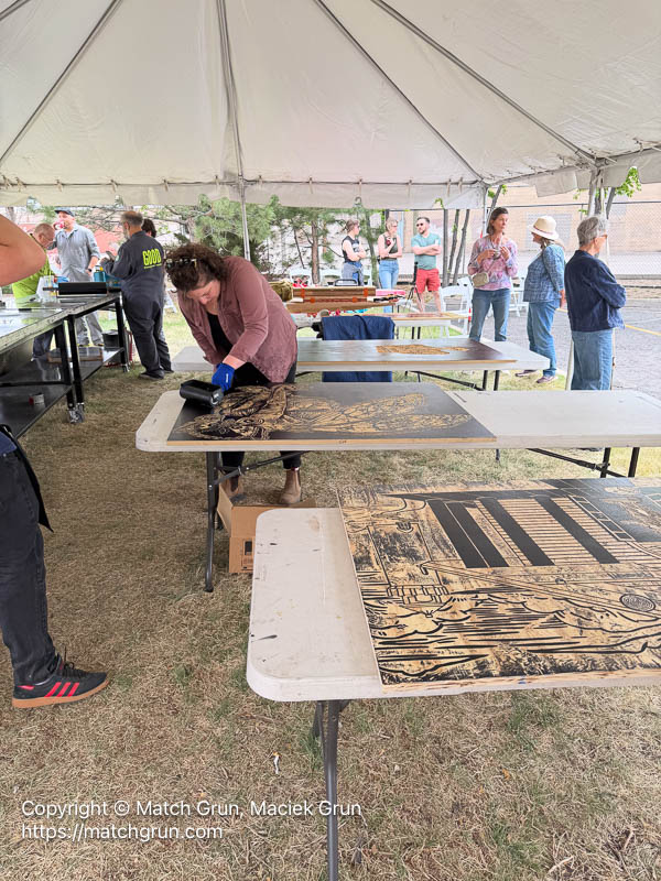 ip17-0324-Inking-The-Woodblock-No-1